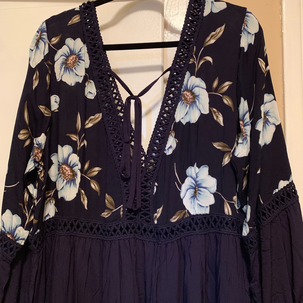 Women’s Dress - Picture 7 of 8